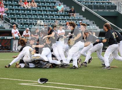 Thumbnail 2 in Pleasant Grove vs. Rusk (UIL 4A Final) photogallery.
