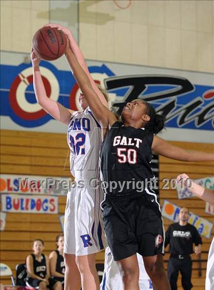 Thumbnail 3 in Galt vs. Reno (Lady Bulldogs Winter Classic) photogallery.