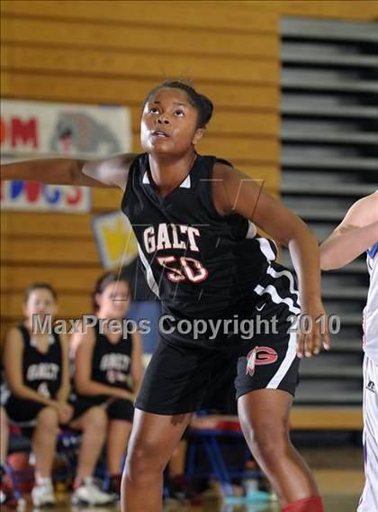 Thumbnail 3 in Galt vs. Reno (Lady Bulldogs Winter Classic) photogallery.