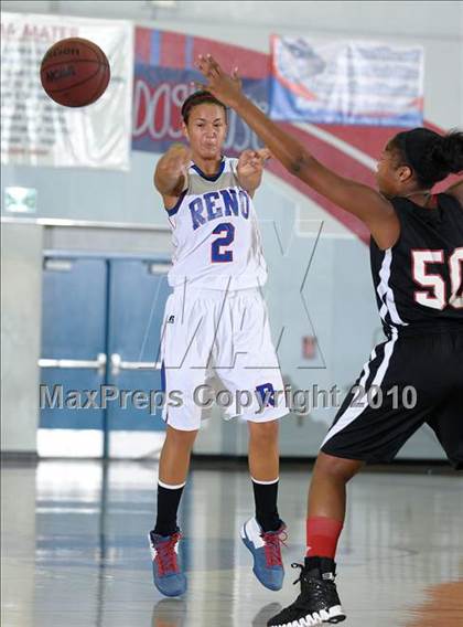 Thumbnail 2 in Galt vs. Reno (Lady Bulldogs Winter Classic) photogallery.