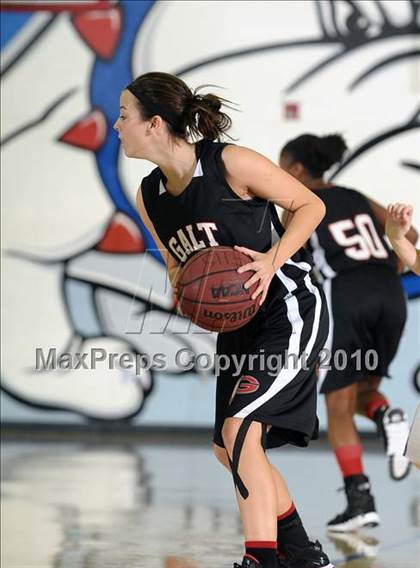 Thumbnail 3 in Galt vs. Reno (Lady Bulldogs Winter Classic) photogallery.