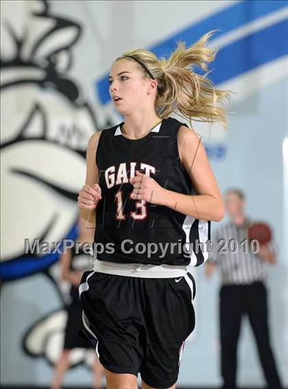 Thumbnail 3 in Galt vs. Reno (Lady Bulldogs Winter Classic) photogallery.