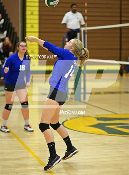 Thumbnail 1 in Bacon Academy @ New London (ECC Quarterfinal) photogallery.