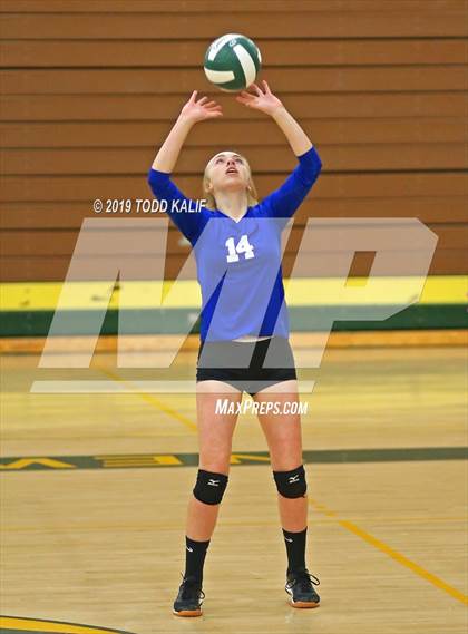 Thumbnail 3 in Bacon Academy @ New London (ECC Quarterfinal) photogallery.