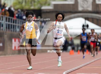 Thumbnail 2 in Penn Relays (4 X 400 Meter) photogallery.