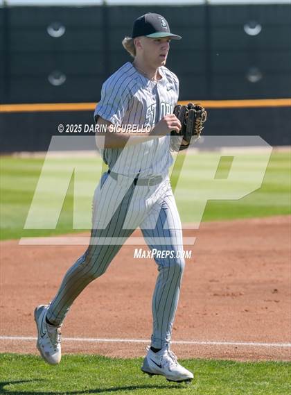 Thumbnail 2 in Santa Barbara vs. Summit (Coach Bob Invitational) photogallery.