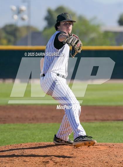 Thumbnail 2 in Santa Barbara vs. Summit (Coach Bob Invitational) photogallery.