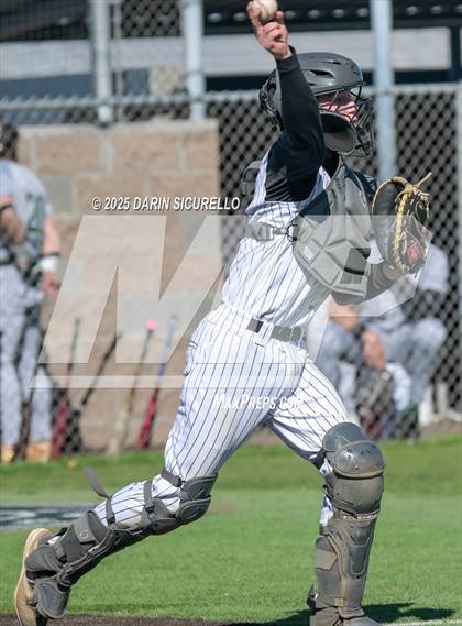 Thumbnail 2 in Santa Barbara vs. Summit (Coach Bob Invitational) photogallery.