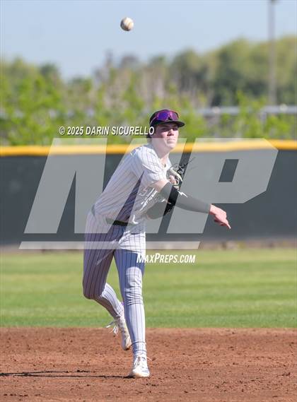 Thumbnail 2 in Santa Barbara vs. Summit (Coach Bob Invitational) photogallery.