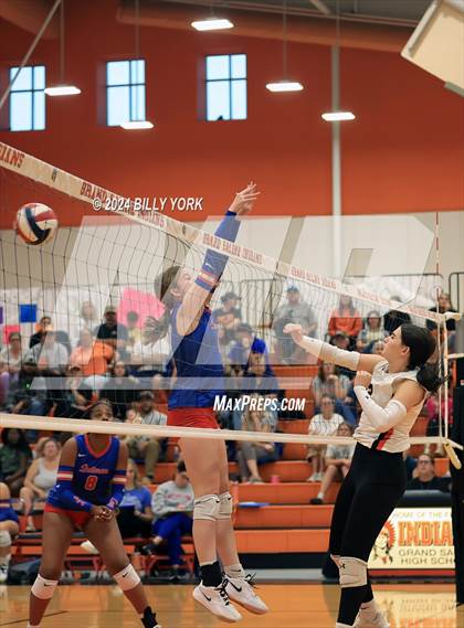 Thumbnail 2 in Grand Saline vs Quitman photogallery.