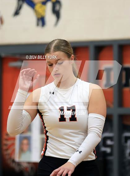 Thumbnail 1 in Grand Saline vs Quitman photogallery.