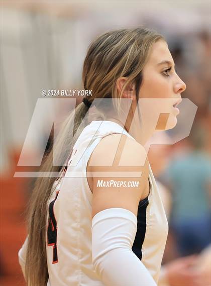 Thumbnail 1 in Grand Saline vs Quitman photogallery.