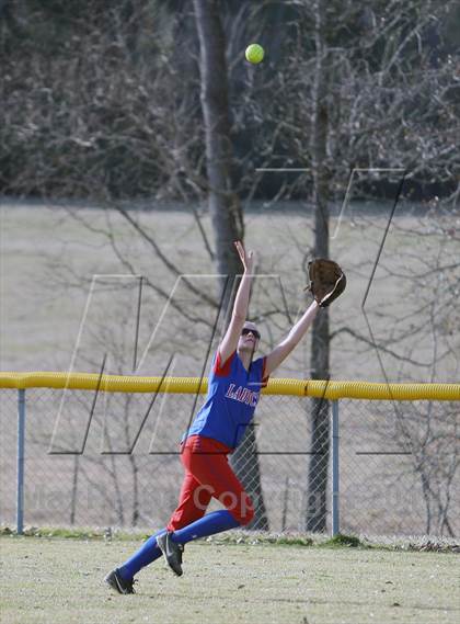 Thumbnail 3 in Gilmer vs. Sabine (Carthage TNT Tournament) photogallery.