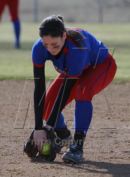 Thumbnail 3 in Gilmer vs. Sabine (Carthage TNT Tournament) photogallery.