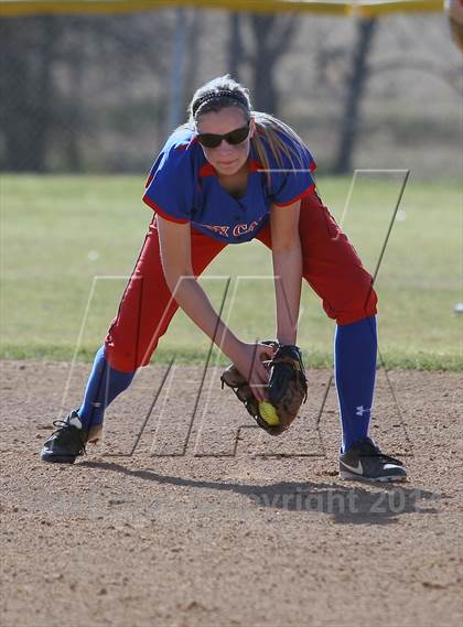 Thumbnail 3 in Gilmer vs. Sabine (Carthage TNT Tournament) photogallery.