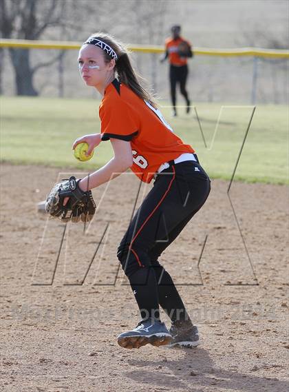 Thumbnail 3 in Gilmer vs. Sabine (Carthage TNT Tournament) photogallery.