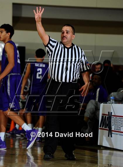Thumbnail 2 in Sierra Canyon vs. Sacramento (MaxPreps Holiday Classic) photogallery.