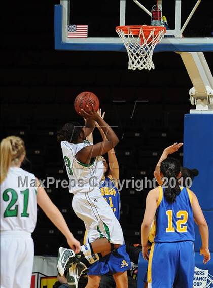 Thumbnail 2 in Bishop Amat vs. St. Mary's (CIF State D3 Final) photogallery.