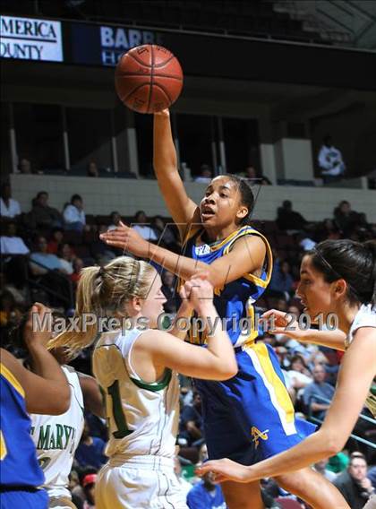 Thumbnail 1 in Bishop Amat vs. St. Mary's (CIF State D3 Final) photogallery.