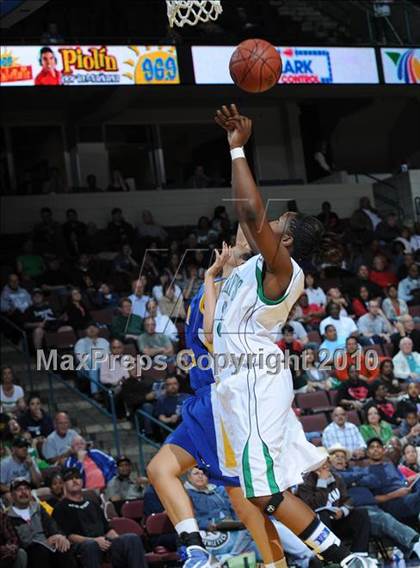 Thumbnail 2 in Bishop Amat vs. St. Mary's (CIF State D3 Final) photogallery.