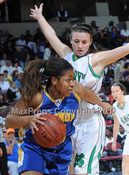 Thumbnail 3 in Bishop Amat vs. St. Mary's (CIF State D3 Final) photogallery.