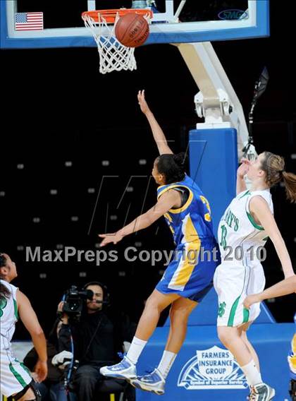 Thumbnail 3 in Bishop Amat vs. St. Mary's (CIF State D3 Final) photogallery.