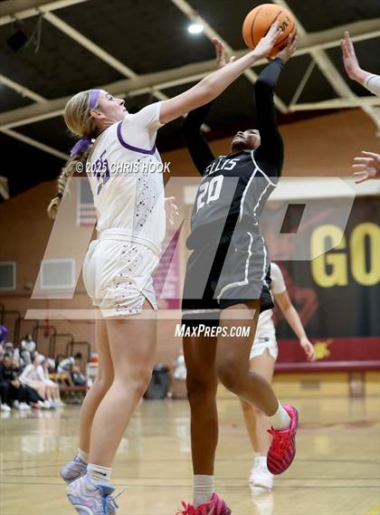 Thumbnail 1 in Notre Dame Prep vs Kellis (Salpointe Cactus Clash) photogallery.