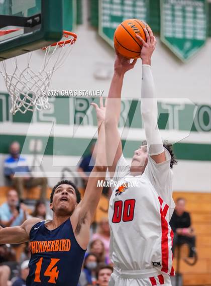 Thumbnail 2 in Chaparral vs. Thunderbird photogallery.