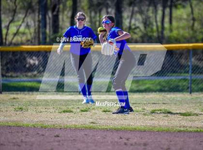 Thumbnail 3 in Yellville-Summit vs Bergman (Big Cat Classic) photogallery.