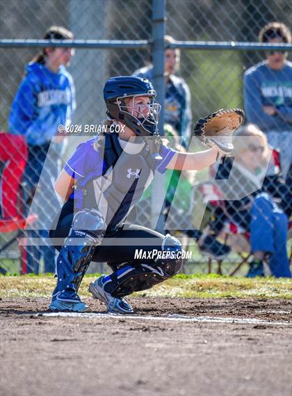 Thumbnail 1 in Yellville-Summit vs Bergman (Big Cat Classic) photogallery.