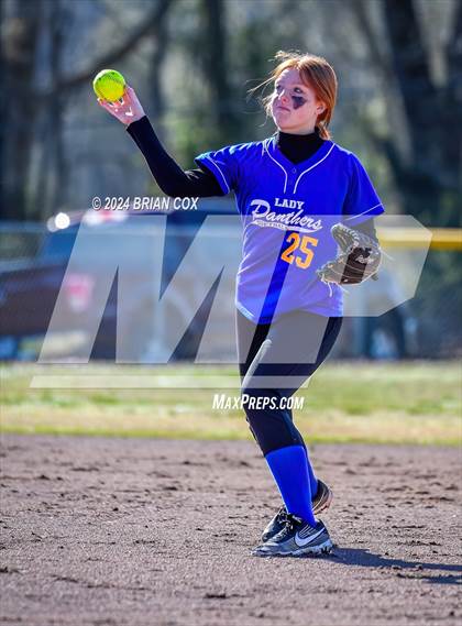 Thumbnail 2 in Yellville-Summit vs Bergman (Big Cat Classic) photogallery.