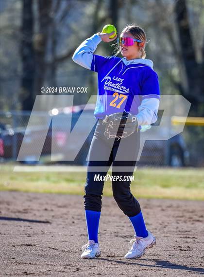 Thumbnail 2 in Yellville-Summit vs Bergman (Big Cat Classic) photogallery.