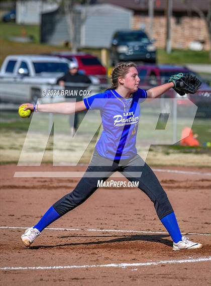 Thumbnail 3 in Yellville-Summit vs Bergman (Big Cat Classic) photogallery.
