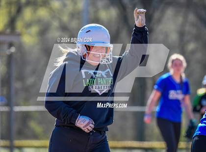Thumbnail 3 in Yellville-Summit vs Bergman (Big Cat Classic) photogallery.