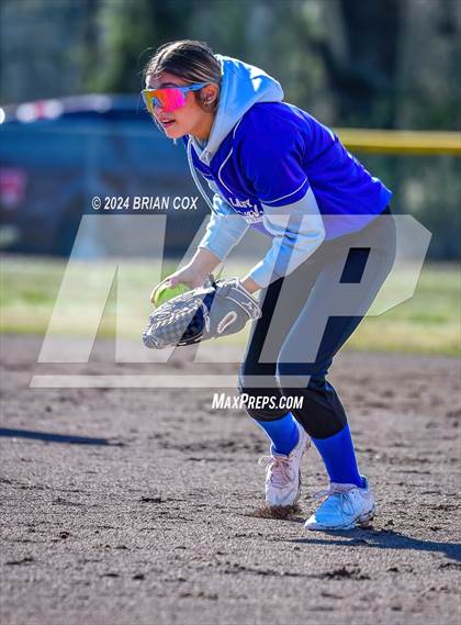 Thumbnail 1 in Yellville-Summit vs Bergman (Big Cat Classic) photogallery.