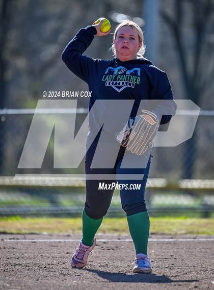 Thumbnail 2 in Yellville-Summit vs Bergman (Big Cat Classic) photogallery.