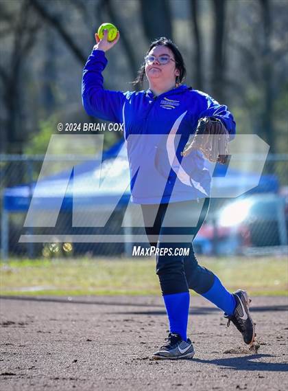 Thumbnail 1 in Yellville-Summit vs Bergman (Big Cat Classic) photogallery.