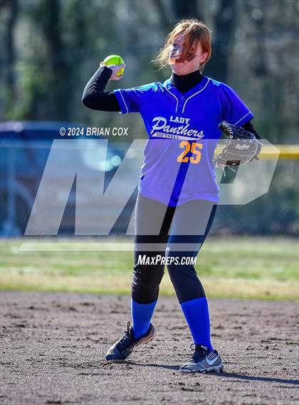 Thumbnail 3 in Yellville-Summit vs Bergman (Big Cat Classic) photogallery.
