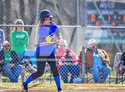 Thumbnail 3 in Yellville-Summit vs Bergman (Big Cat Classic) photogallery.