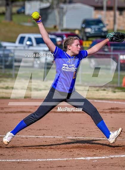 Thumbnail 2 in Yellville-Summit vs Bergman (Big Cat Classic) photogallery.