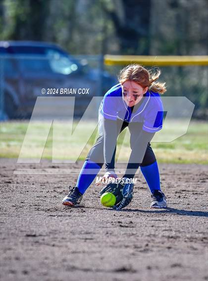 Thumbnail 2 in Yellville-Summit vs Bergman (Big Cat Classic) photogallery.