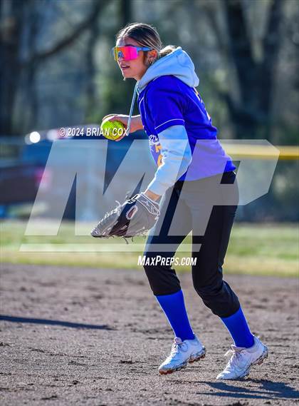 Thumbnail 2 in Yellville-Summit vs Bergman (Big Cat Classic) photogallery.