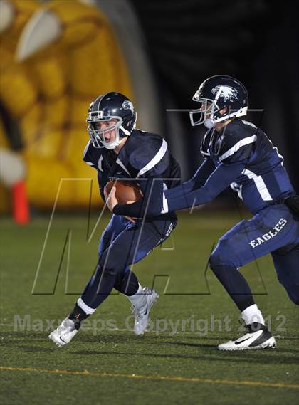 Thumbnail 2 in Vista del Lago vs. El Camino (CIF SJS D3 Playoff) photogallery.