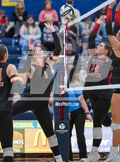 Thumbnail 1 in South Webster vs. Portsmouth West (OHSAA Division VI District Semifinal) photogallery.