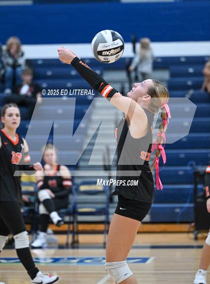 Thumbnail 1 in South Webster vs. Portsmouth West (OHSAA Division VI District Semifinal) photogallery.