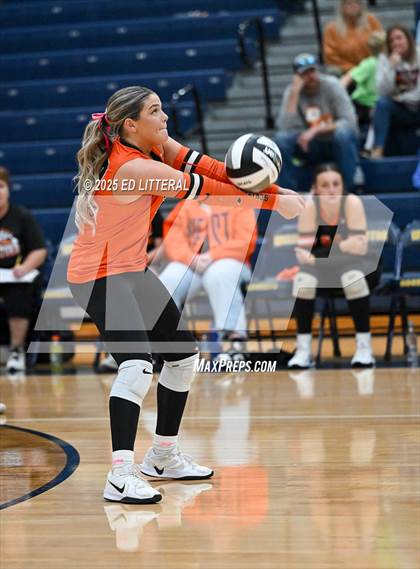 Thumbnail 2 in South Webster vs. Portsmouth West (OHSAA Division VI District Semifinal) photogallery.