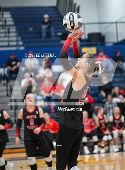 Thumbnail 2 in South Webster vs. Portsmouth West (OHSAA Division VI District Semifinal) photogallery.