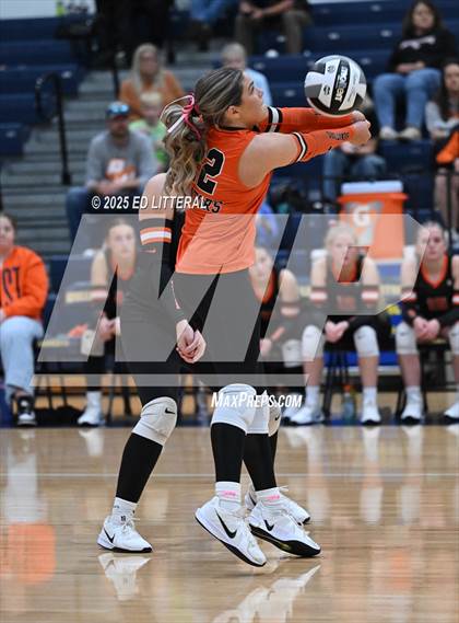 Thumbnail 1 in South Webster vs. Portsmouth West (OHSAA Division VI District Semifinal) photogallery.