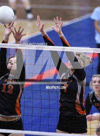Thumbnail 2 in Wiggins vs. Swink (CHSAA 3A Playoff) photogallery.