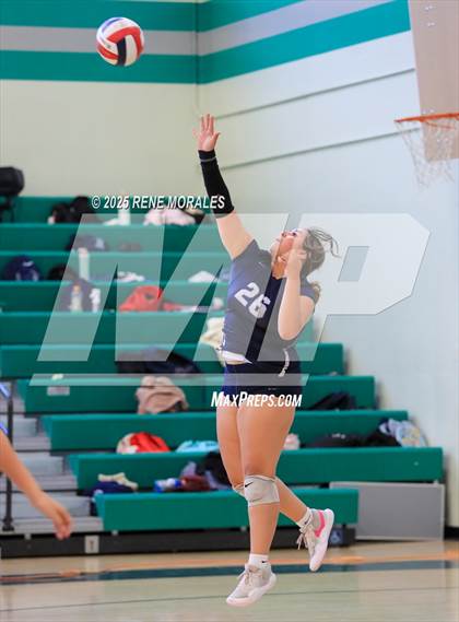 Thumbnail 1 in Sylmar vs Eagle Rock photogallery.